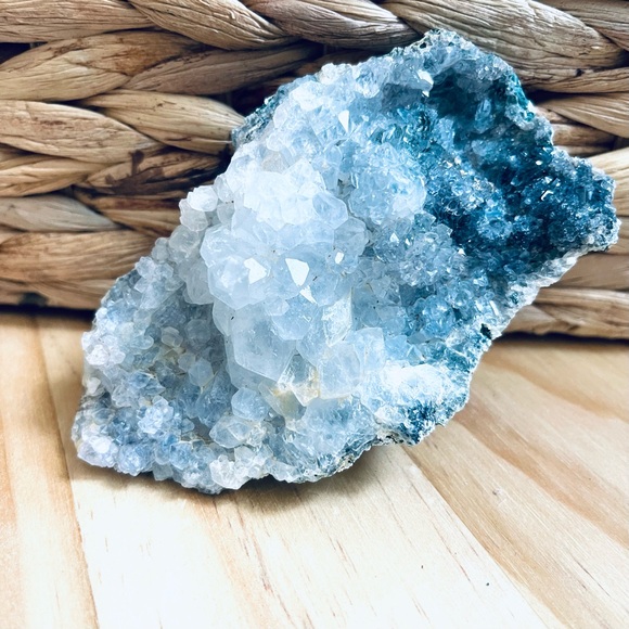 Natural stone quartz - Picture 1 of 13